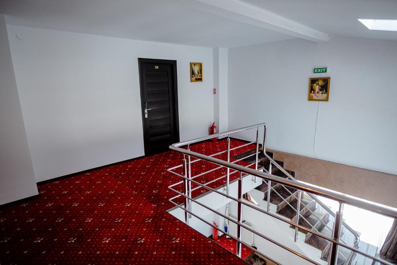 Pensiunea Vialux Bacău Esterno foto