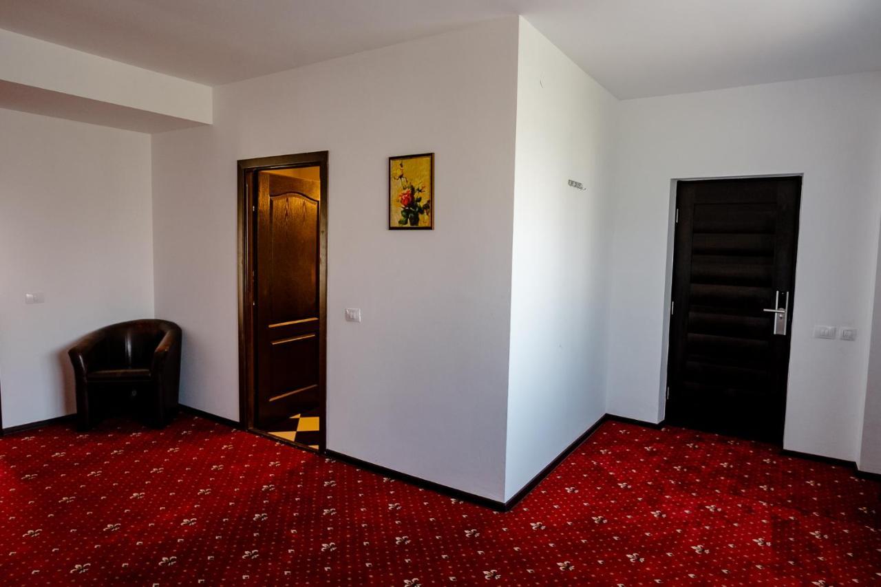 Pensiunea Vialux Bacău Esterno foto
